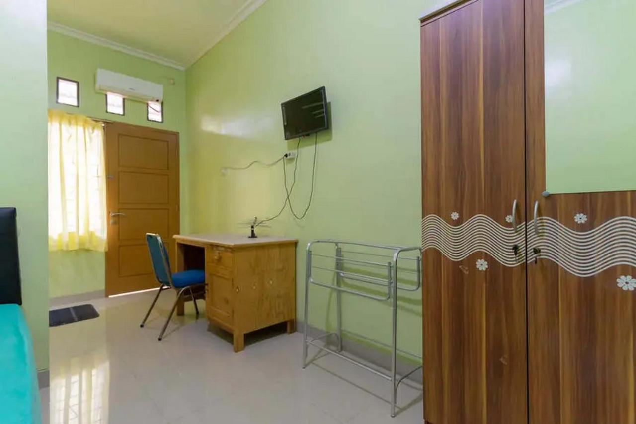 Kostawira Syariah Bintaro Mitra Reddoorz Hotel Mencil Exterior photo
